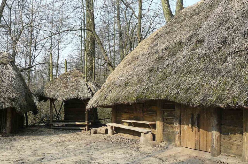 Biskupin: Das faszinierende prähistorische Pfahlbaudorf in Polen - Polen besuchen